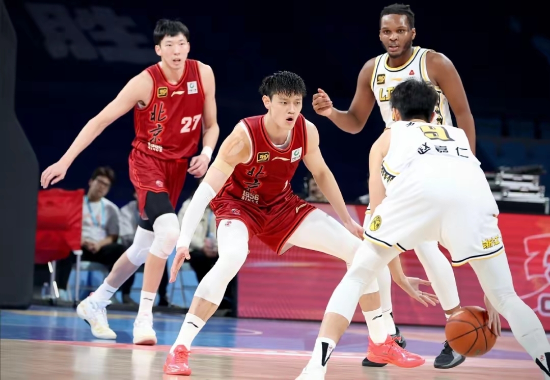 爱游戏关于转折点浙江队状态回暖，CBA季后赛国际比赛日攻防权衡，目标明确，年轻球员得到机会的信息